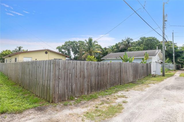 619 N D Street, Lake Worth, FL 33460