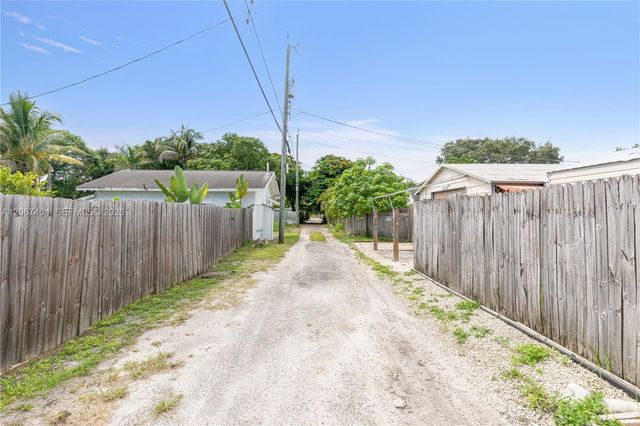 619 N D Street, Lake Worth, FL 33460