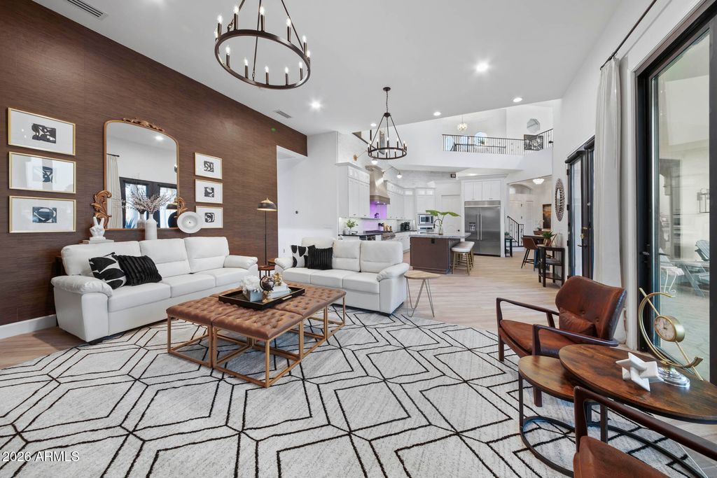 Image 11 of property listing at 5229 W LONE CACTUS Drive, Glendale, AZ 85308