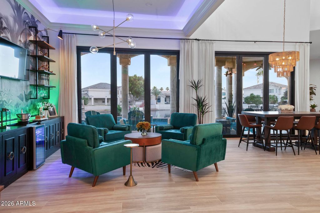 Image 15 of property listing at 5229 W LONE CACTUS Drive, Glendale, AZ 85308