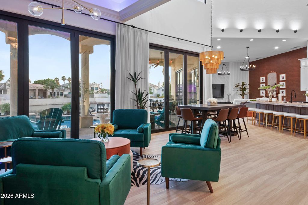 Image 16 of property listing at 5229 W LONE CACTUS Drive, Glendale, AZ 85308