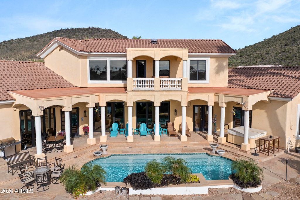 Image 2 of property listing at 5229 W LONE CACTUS Drive, Glendale, AZ 85308