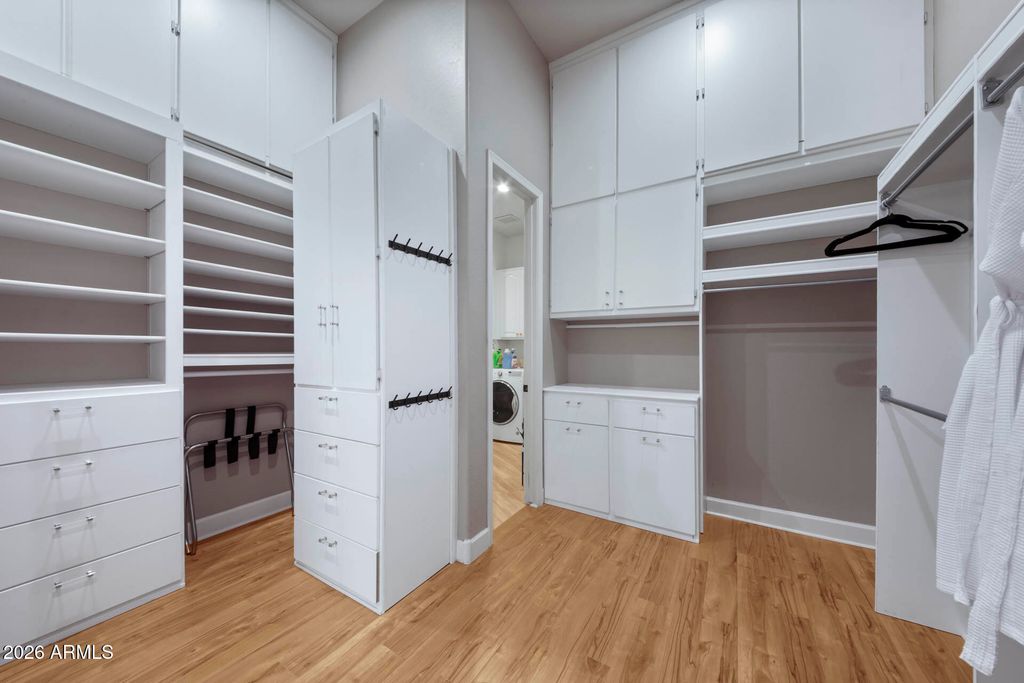 Image 30 of property listing at 5229 W LONE CACTUS Drive, Glendale, AZ 85308