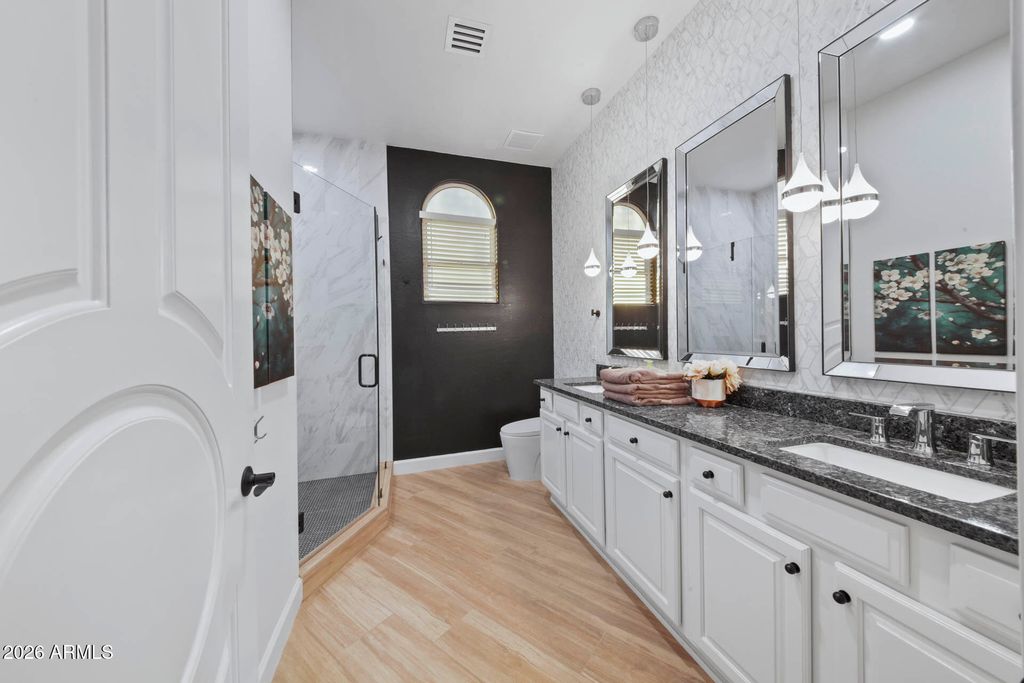 Image 34 of property listing at 5229 W LONE CACTUS Drive, Glendale, AZ 85308