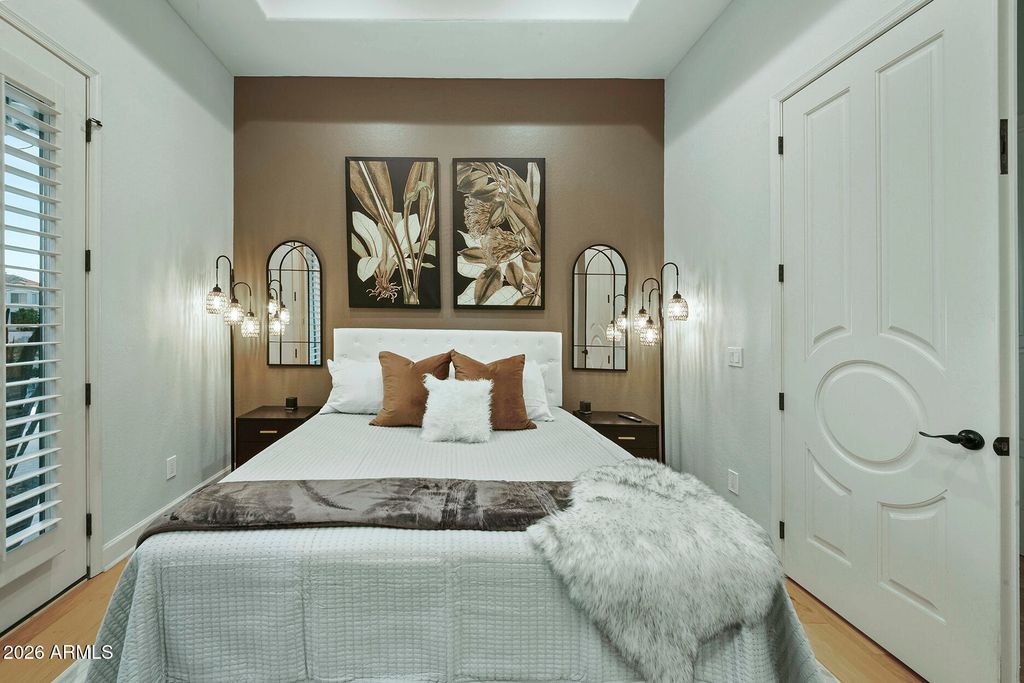 Image 36 of property listing at 5229 W LONE CACTUS Drive, Glendale, AZ 85308