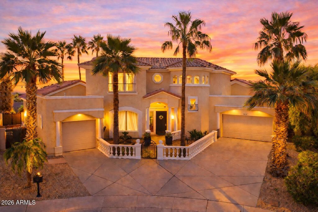 Image 4 of property listing at 5229 W LONE CACTUS Drive, Glendale, AZ 85308