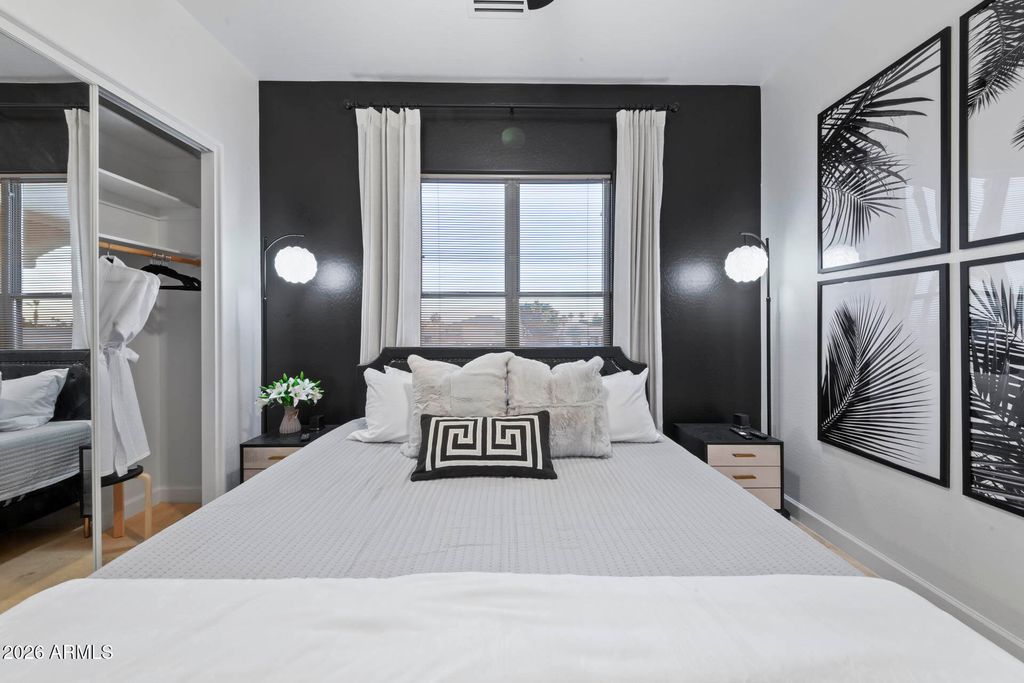 Image 46 of property listing at 5229 W LONE CACTUS Drive, Glendale, AZ 85308