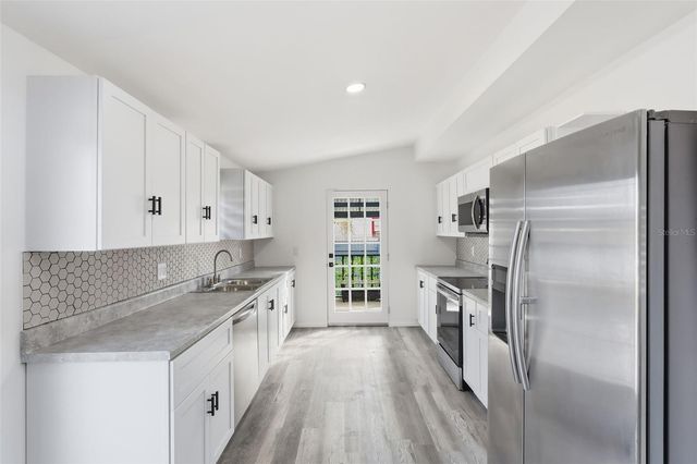 8514 N BRANCH AVENUE, Tampa, FL 33604