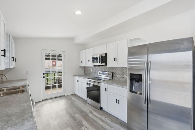 8514 N BRANCH AVENUE, Tampa, FL 33604