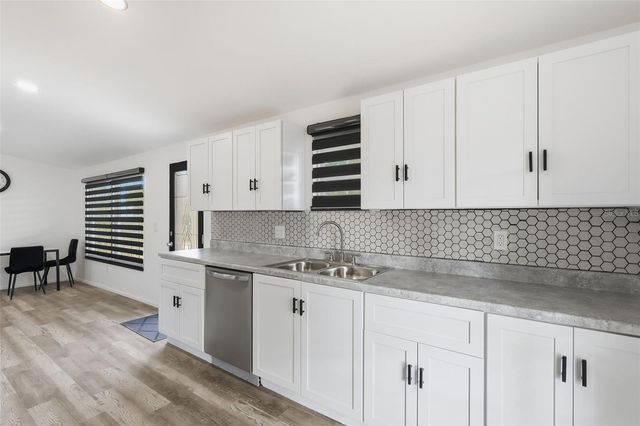 8514 N BRANCH AVENUE, Tampa, FL 33604