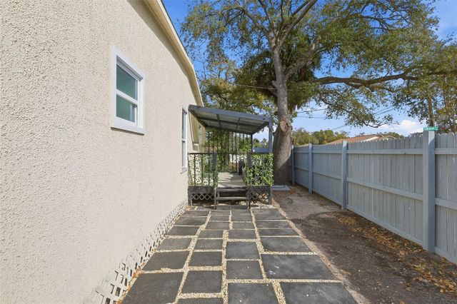 8514 N BRANCH AVENUE, Tampa, FL 33604