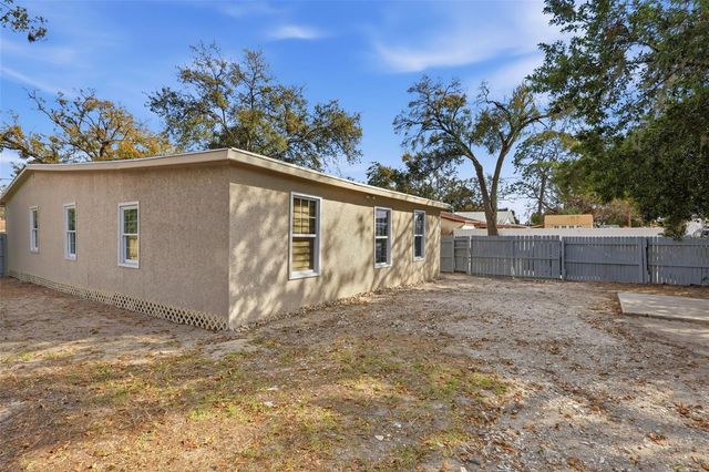 8514 N BRANCH AVENUE, Tampa, FL 33604