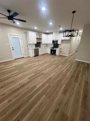 5325 Kenilwood Drive AB, Houston, TX 77033