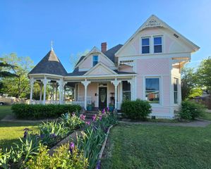 306 E Tarrant Street, Bowie, TX 76230