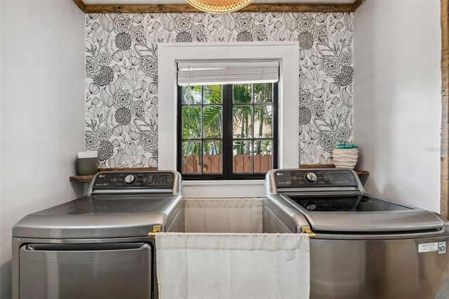 1011 14TH STREET N, St Petersburg, FL 33705