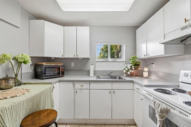 1011 14TH STREET N, St Petersburg, FL 33705