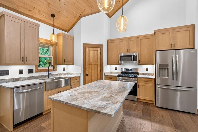 116 Reindeer Lane, Talking Rock, GA 30175