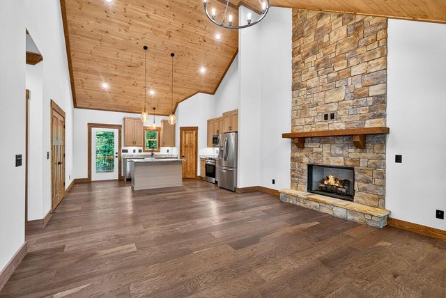 116 Reindeer Lane, Talking Rock, GA 30175