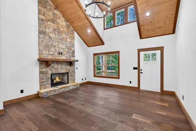 116 Reindeer Lane, Talking Rock, GA 30175