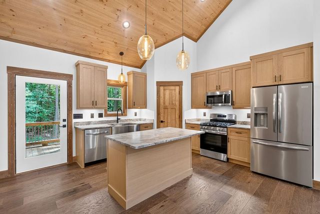 116 Reindeer Lane, Talking Rock, GA 30175