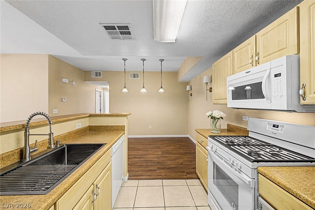 8250 North Grand Canyon Drive 2179, Las Vegas, NV 89166 — photo 3