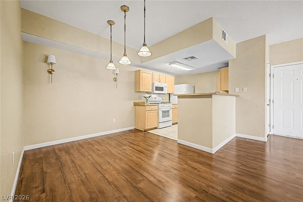 8250 North Grand Canyon Drive 2179, Las Vegas, NV 89166 — photo 4
