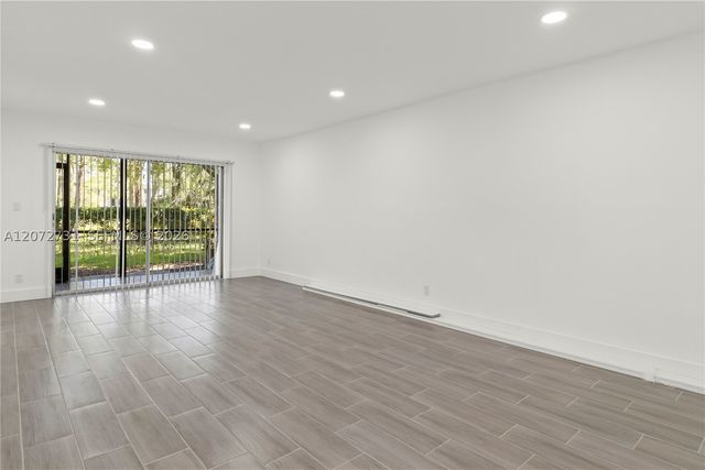 7925 Fairview Dr 105, Tamarac, FL 33321