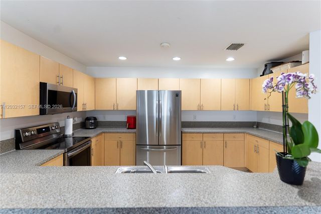 7907 N Silverado Cir, Davie, FL 33024