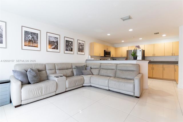 7907 N Silverado Cir, Davie, FL 33024