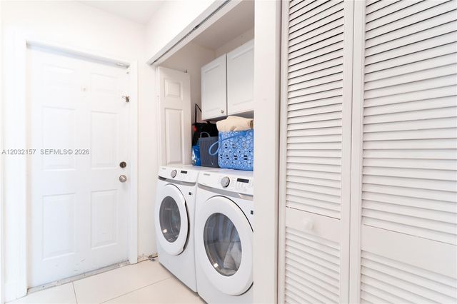 7907 N Silverado Cir, Davie, FL 33024