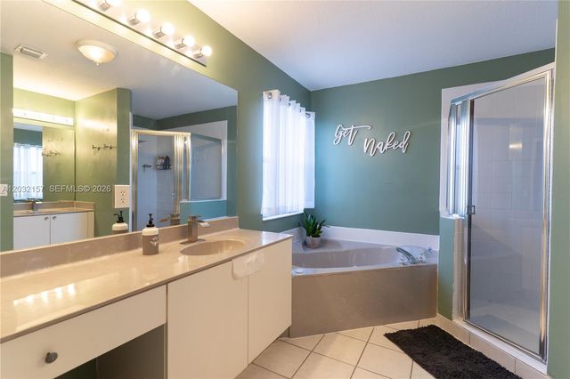 7907 N Silverado Cir, Davie, FL 33024