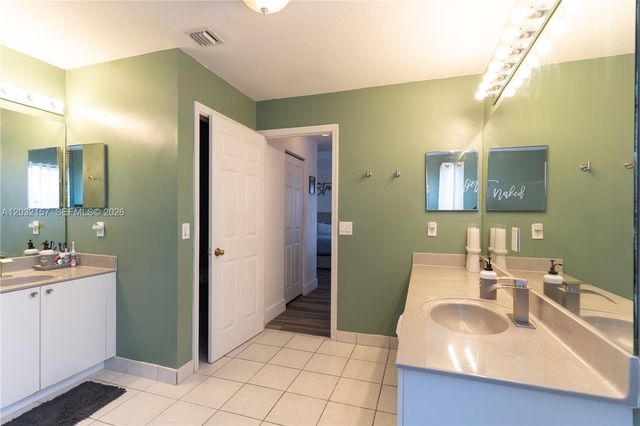 7907 N Silverado Cir, Davie, FL 33024
