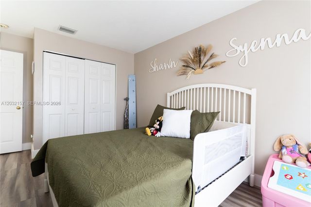 7907 N Silverado Cir, Davie, FL 33024