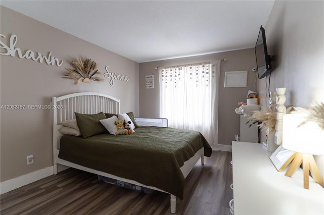 7907 N Silverado Cir, Davie, FL 33024