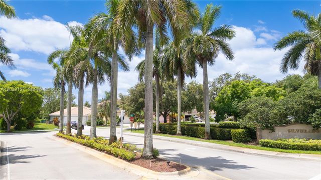 7907 N Silverado Cir, Davie, FL 33024