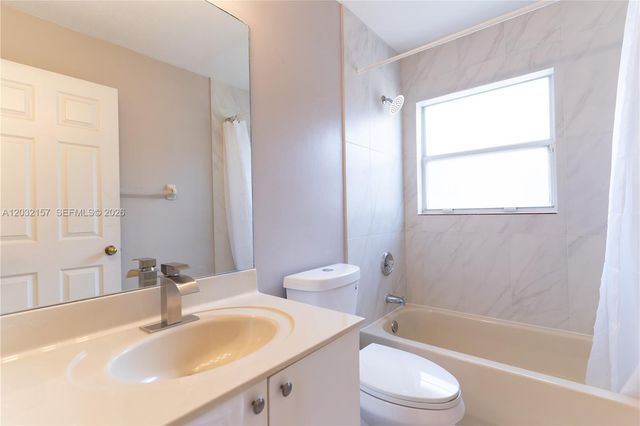 7907 N Silverado Cir, Davie, FL 33024