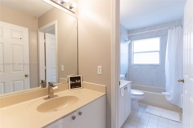 7907 N Silverado Cir, Davie, FL 33024