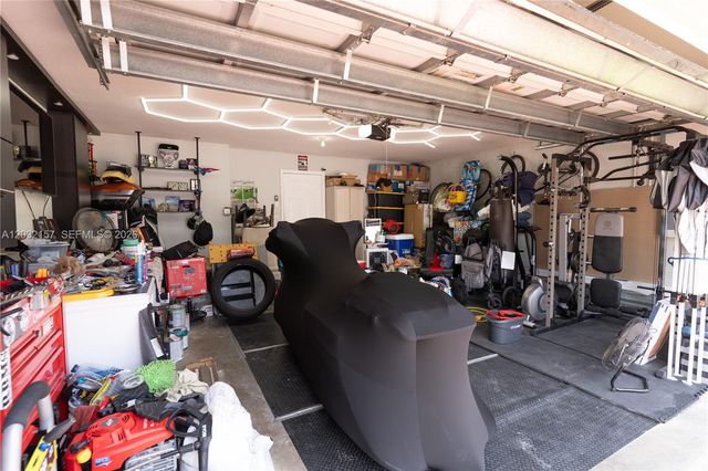 7907 N Silverado Cir, Davie, FL 33024
