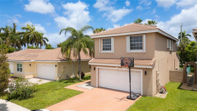 7907 N Silverado Cir, Davie, FL 33024
