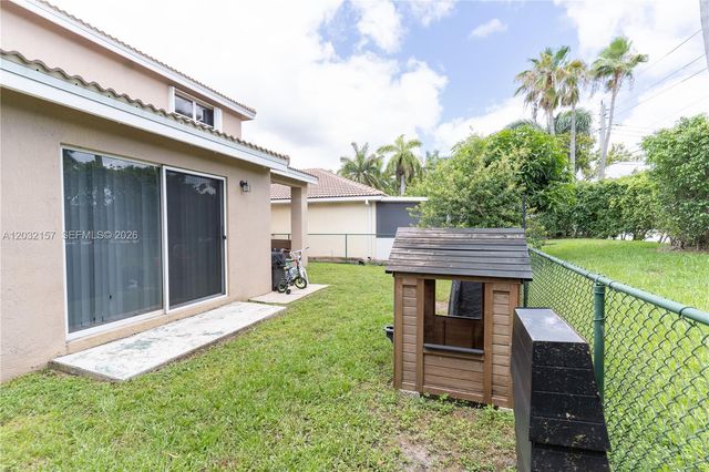 7907 N Silverado Cir, Davie, FL 33024