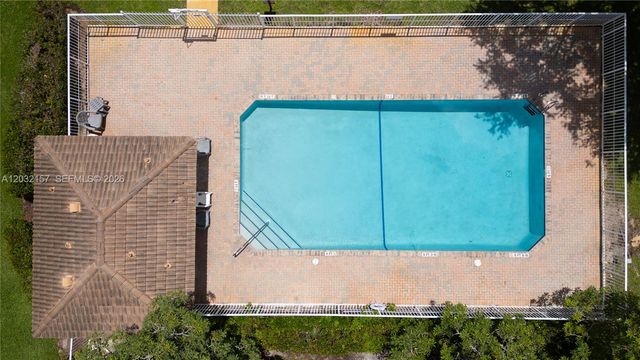 7907 N Silverado Cir, Davie, FL 33024