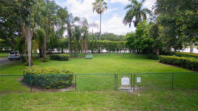 7907 N Silverado Cir, Davie, FL 33024