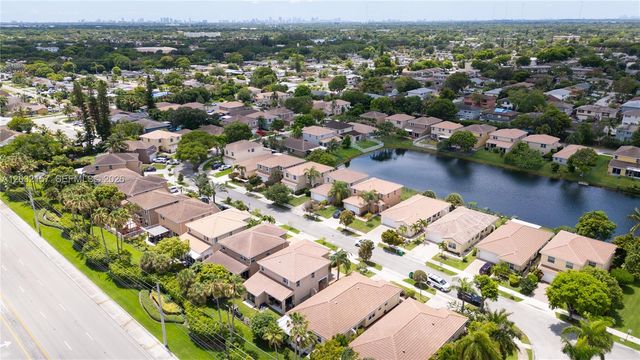 7907 N Silverado Cir, Davie, FL 33024