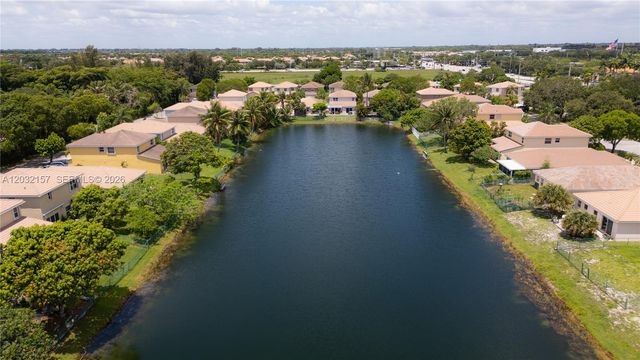 7907 N Silverado Cir, Davie, FL 33024