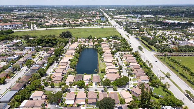7907 N Silverado Cir, Davie, FL 33024