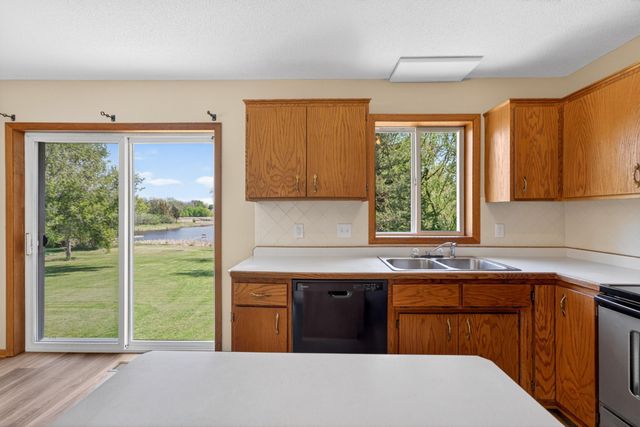 33067 Nueman Trail, Lindstrom, MN 55045