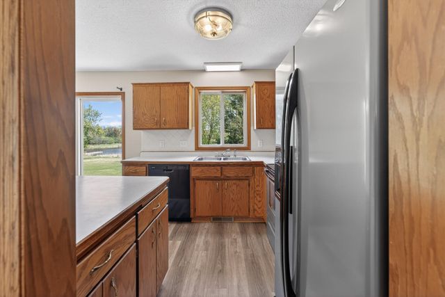 33067 Nueman Trail, Lindstrom, MN 55045