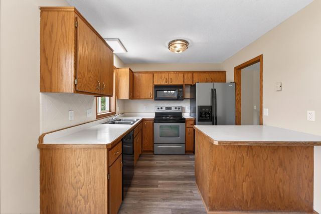 33067 Nueman Trail, Lindstrom, MN 55045