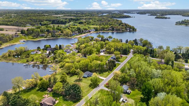 33067 Nueman Trail, Lindstrom, MN 55045