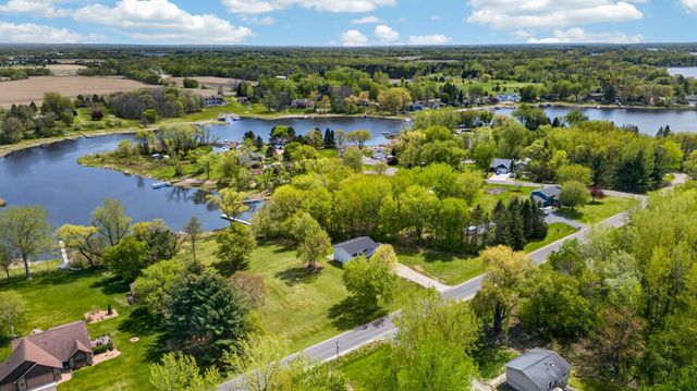 33067 Nueman Trail, Lindstrom, MN 55045